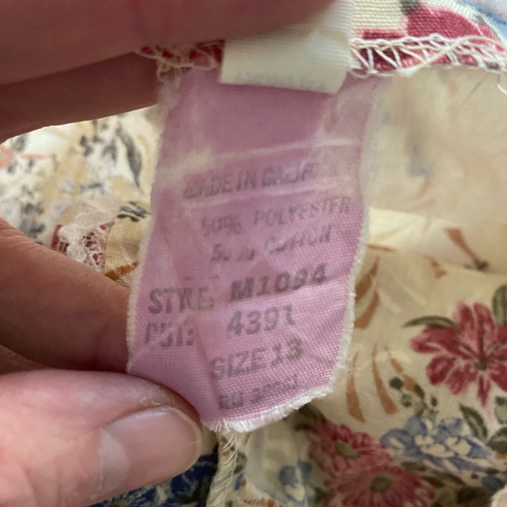 Vintage Feminine Floral Button Up Dress With Lace Trim‎ - Picture 6 of 8